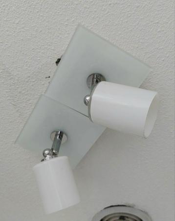 2  plafond lampen van melkglas / wandlamp beschikbaar voor biedingen