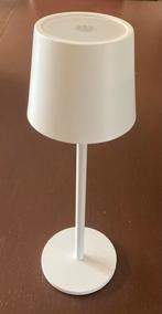 Oplaadbare Tafellamp - 3 Kleuren Licht - Nieuw, Huis en Inrichting, Lampen | Tafellampen, Ophalen of Verzenden, Nieuw, Metaal