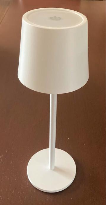 Oplaadbare Tafellamp - 3 Kleuren Licht - Nieuw beschikbaar voor biedingen