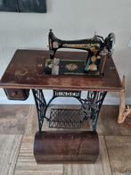 Antieke Singer Naaimachine met Tafel, Antiek en Kunst, Antiek | Naaimachines, Ophalen