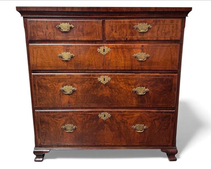 18e Eeuwse Commode met Wortelnoten Fineer, Antiek en Kunst, Antiek | Overige Antiek, Ophalen