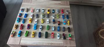 Lot van 50 verschillende auto,s vele soorten en merken   beschikbaar voor biedingen