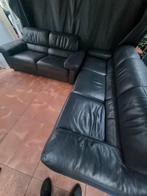 2 zwarte leren banken per stuk 150,- euro, Ophalen, Gebruikt, Driepersoons, Rechte bank