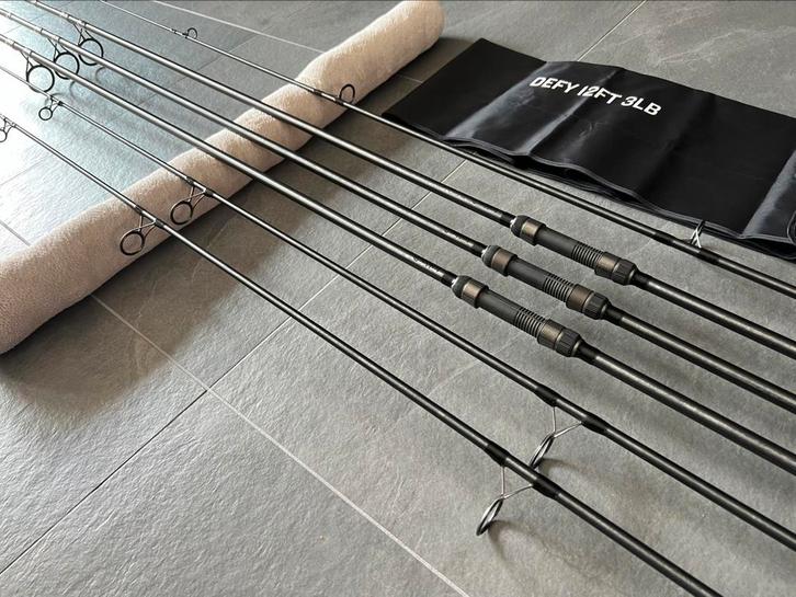 3 x Trakker Defy Rod 12ft 3lbs NOG ALS NIEUW!, Watersport en Boten, Hengelsport | Karpervissen, Zo goed als nieuw, Complete set
