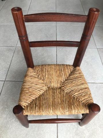 Vintage Rieten zitting kinderstoel beschikbaar voor biedingen