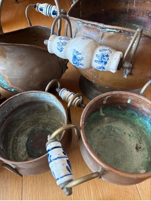 Landelijke koperen kolen/sierpotten met keramieke handvatten, Antiek en Kunst, Antiek | Koper en Brons, Ophalen of Verzenden