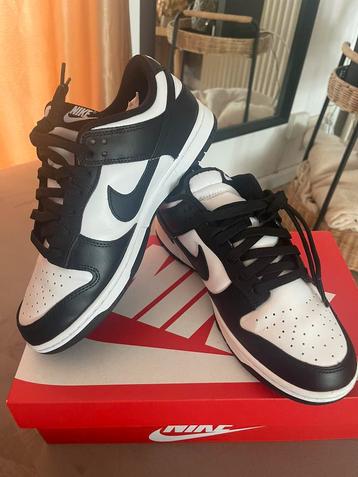 Nike panda dunk low schoenen  beschikbaar voor biedingen