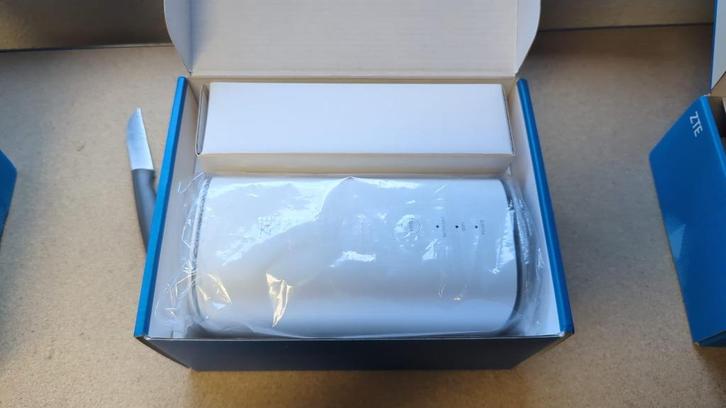 5G router MC888 Ultra supersnel 5G internet, Computers en Software, Routers en Modems, Zo goed als nieuw, Router met modem, Ophalen of Verzenden