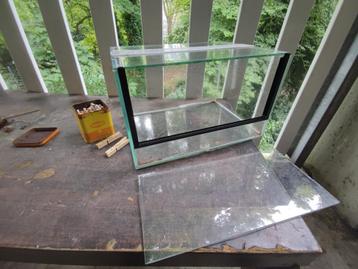 Terrarium 26 (breed) x 35 x 22 (hoog) cm beschikbaar voor biedingen