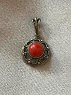 Vintage zilveren hanger een Zeeuws Knopje rode koraal steen, Verzenden, Zilver