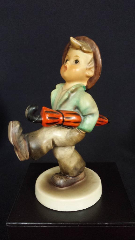 oud HUMMEL beeldje "Happy Traveler” <> nr. 109/0 GOEBEL 60th, Antiek en Kunst, Curiosa en Brocante, Ophalen of Verzenden