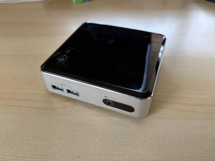 Intel NUC mini-pc, Computers en Software, Desktop Pc's, Gebruikt, Minder dan 2 Ghz, SSD, 8 GB, Ophalen of Verzenden