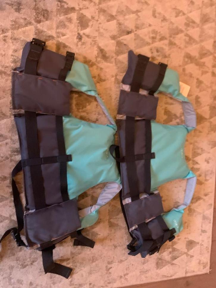 2 Decathlon Zwemvesten van ItiwitKind - S en M, Watersport en Boten, Watersportkleding, Zo goed als nieuw, Reddingsvest of Zwemvest