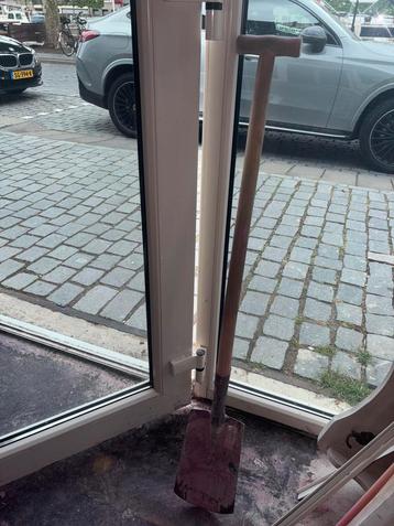 TuinSchep beschikbaar voor biedingen