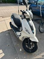 Piaggio new fly 50cc, Fietsen en Brommers, Scooters | Piaggio, Ophalen, Gebruikt, Maximaal 45 km/u, Fly