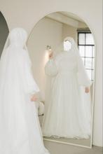 Gelinlik - Trouwjurk Dressed by Aura hijab 42/44, Kleding | Dames, Trouwkleding en Trouwaccessoires, Ophalen of Verzenden, Gedragen
