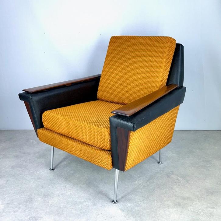 vintage fauteuil lounge stof skai hout oranje zwart 50s 60s, Huis en Inrichting, Fauteuils, Gebruikt, Hout, Kunststof, Stof, 50 tot 75 cm