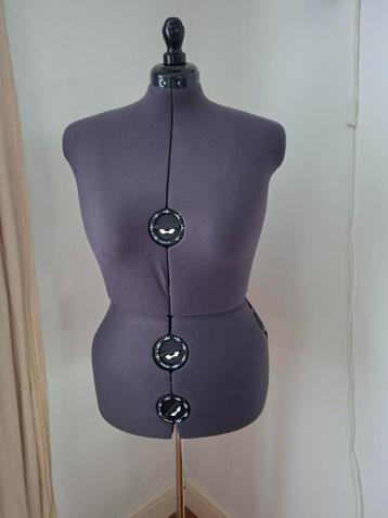 Verstelbare paspop maten 48-54 beschikbaar voor biedingen