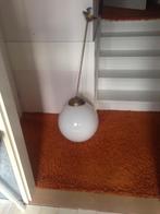 Hanglamp Antiek koper met melkglas bol, Antiek en Kunst, Antiek | Lampen, Ophalen of Verzenden