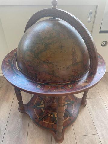Vintage Wereldbol beschikbaar voor biedingen