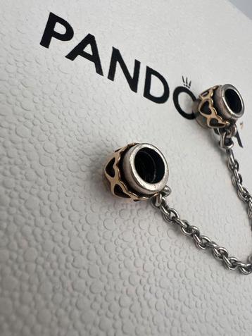 Pandora veiligheidsketting bicolor met gouden hartjes beschikbaar voor biedingen