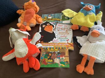 Fabeltjes krant pakket. 4 handpoppen, boek, ansichtkaart. beschikbaar voor biedingen