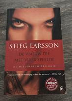 Stieg Larsson - De vrouw die met vuur speelde, Ophalen of Verzenden, Zo goed als nieuw, Nederland, Stieg Larsson