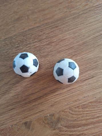 2 Kleine Voetballen beschikbaar voor biedingen