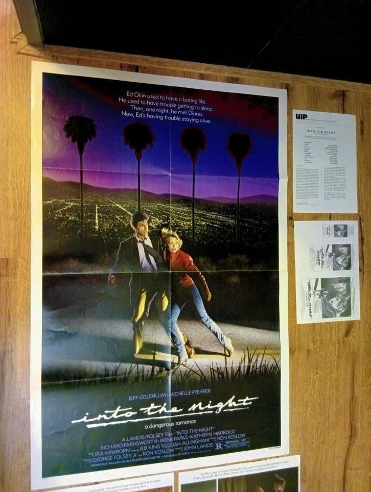 bioscoop poster set origineel ''Into the night" uit 1984., Verzamelen, Posters, Zo goed als nieuw, Film en Tv, Deurposter of groter