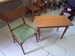 Vintage tafeltje en stoel met groene bekleding, Huis en Inrichting, Gebruikt, Vintage, 55 tot 75 cm, Rechthoekig