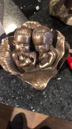 Bronzen beeldje van tweeling in bloem, Antiek en Kunst, Kunst | Beelden en Houtsnijwerken, Ophalen of Verzenden