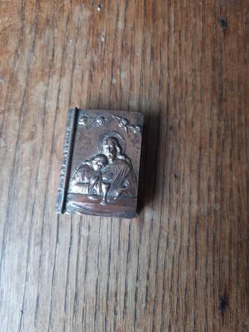 oud rozenkrans doosje met oude rozenkrans beschikbaar voor biedingen