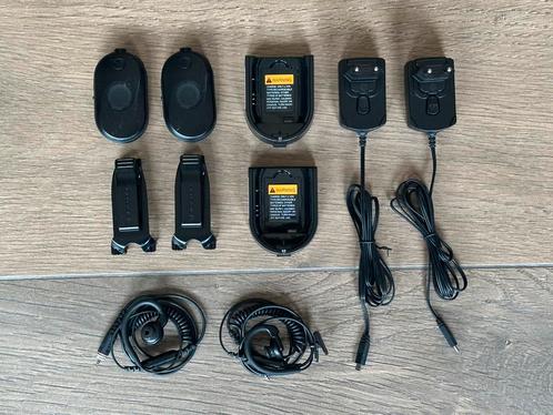 2x Motorola CLP446e met opladers en oortjes, Telecommunicatie, Portofoons en Walkie-talkies, Gebruikt, Portofoon of Walkie-talkie