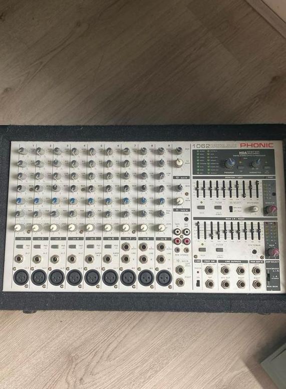 Phonic powerpod de luxe 1062 met 2 Devine luidsprekers, Muziek en Instrumenten, Mengpanelen, Gebruikt, Ophalen