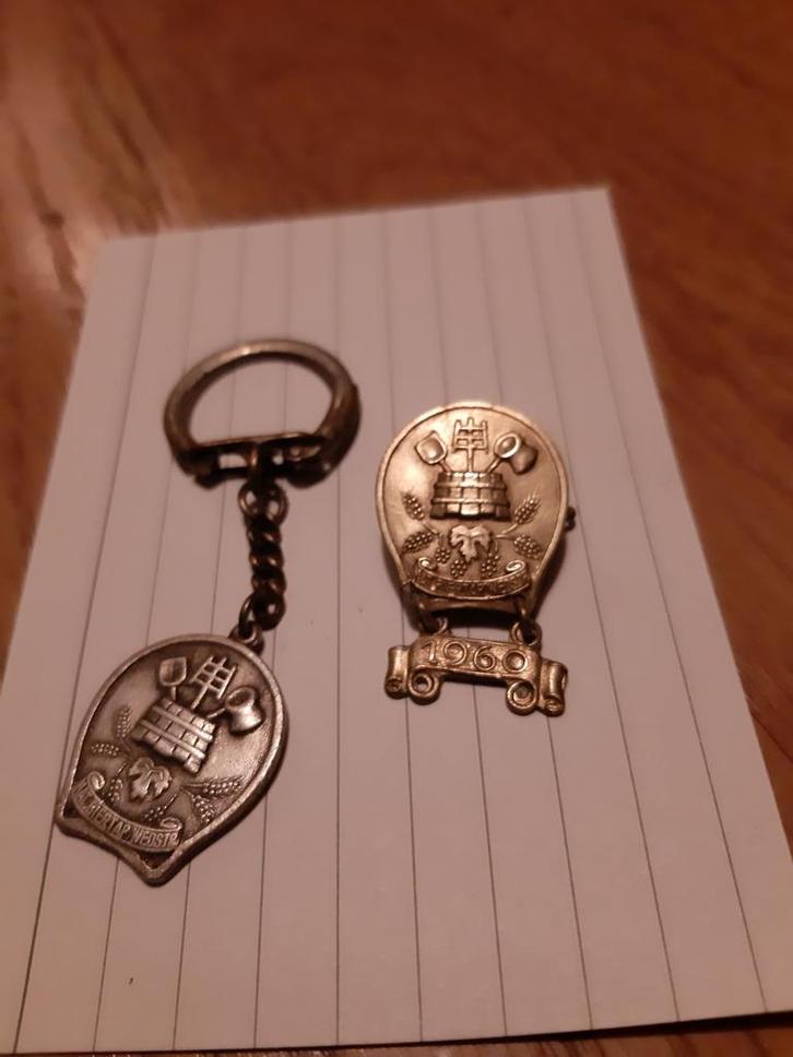 Biertap Wedstrijden 1960 Sleutelhanger & Speldje, Verzamelen, Speldjes, Pins en Buttons, Gebruikt, Speldje of Pin, Overige onderwerpen