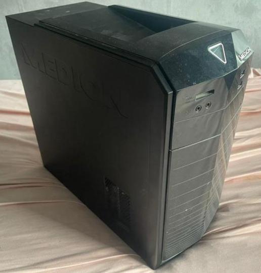 Medion game pc met dell monitor hd, Computers en Software, Desktop Pc's, Zo goed als nieuw, 3 tot 4 Ghz, Gaming, Ophalen of Verzenden