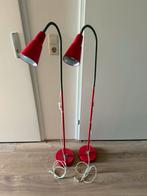 Twee rode IKEA staande lampen - Perfecte Staat!, Huis en Inrichting, Lampen | Vloerlampen, Ophalen, Gebruikt, Metaal, 100 tot 150 cm