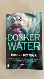 Rober Bryndza Donker Water, Gelezen, Robert Bryndza, Ophalen of Verzenden, Nederland