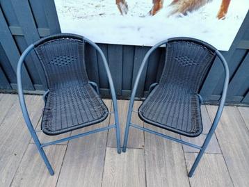 2 tuinstoelen stapelbaar beschikbaar voor biedingen