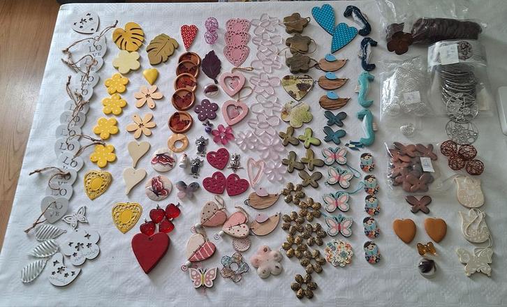 Grote verzameling bedels en kralen, Hobby en Vrije tijd, Knutselen, Gebruikt, Materiaal, Ophalen of Verzenden