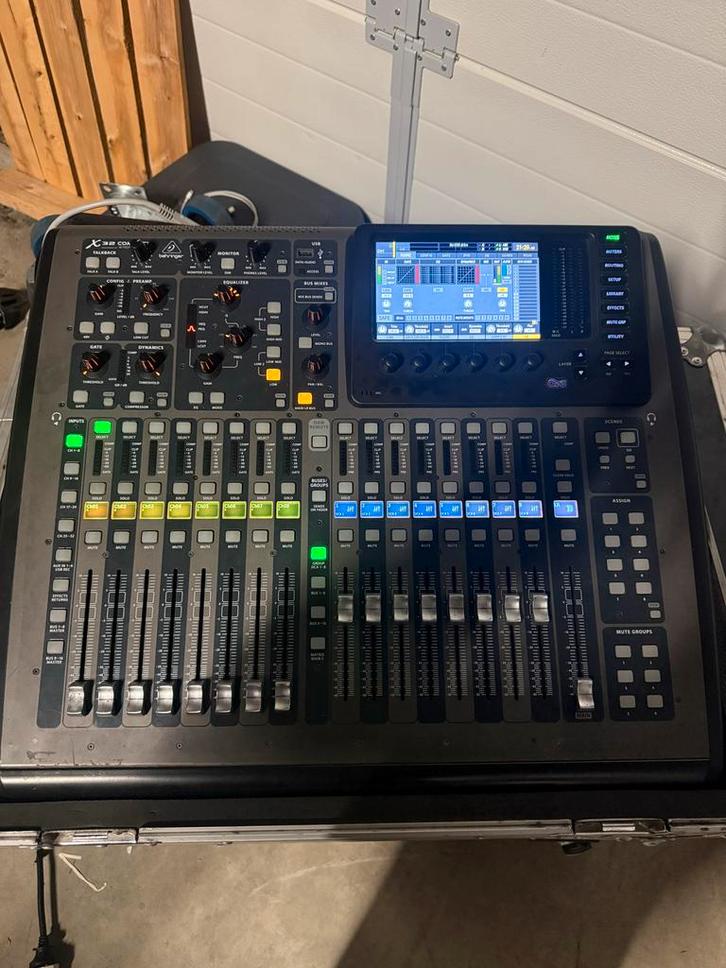 X32 Compact met Flightcase, Muziek en Instrumenten, Mengpanelen, Gebruikt, 20 kanalen of meer, Microfooningang, Ophalen