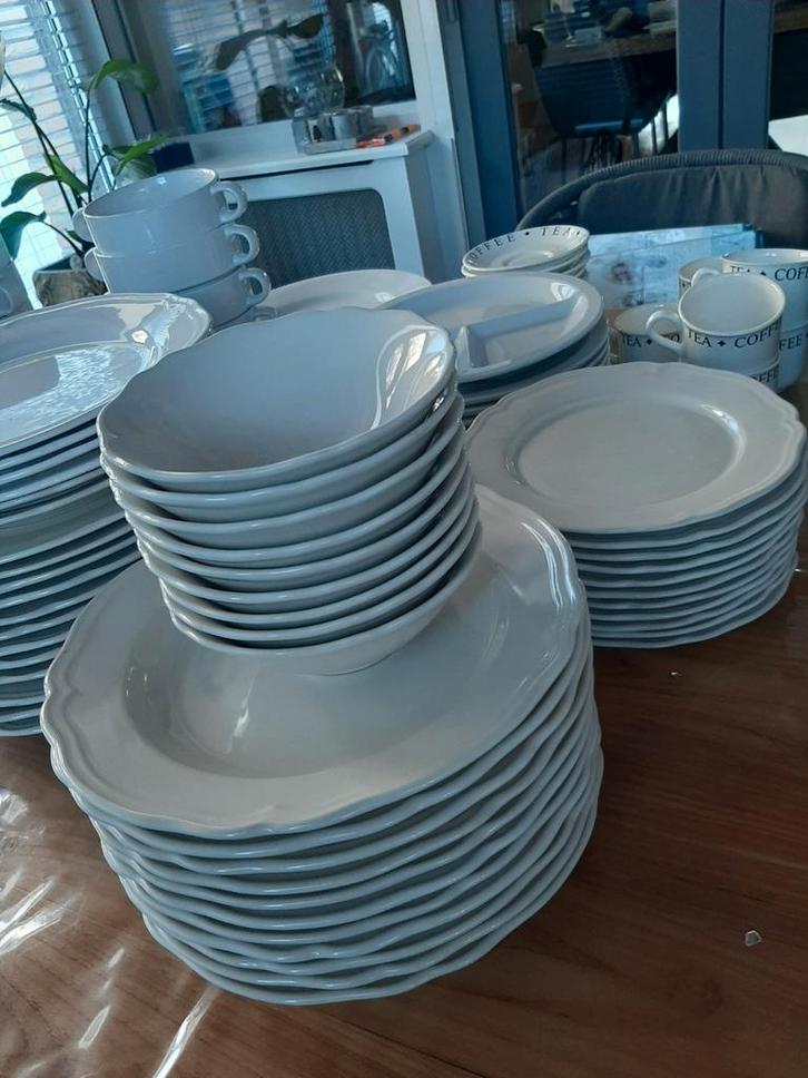 Borden schaaltjes kop schotel ,vakverdeling pizzaborden, Antiek en Kunst, Antiek | Servies compleet, Ophalen of Verzenden