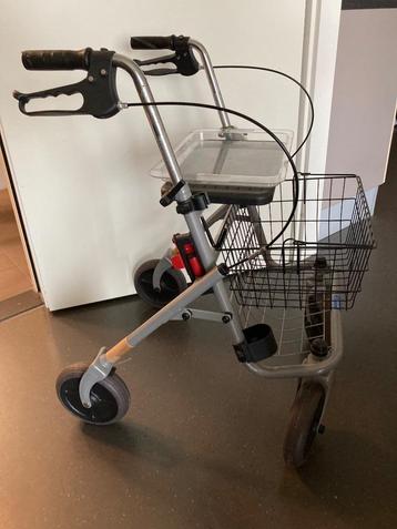 Rollator QUATRO zo goed als nieuw beschikbaar voor biedingen