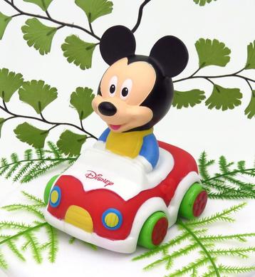 Disney Baby Mickey Mouse zit in een leuke mini autootje. beschikbaar voor biedingen