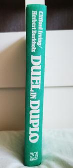 336 .. Duel in Duplo - Clifford Irving, Ophalen of Verzenden, Zo goed als nieuw, Nederland