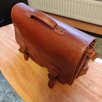 Vintage! Schooltas, leer! beschikbaar voor biedingen