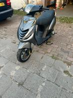 Piaggio zip 2t, Fietsen en Brommers, Scooters | Overige merken, Tweetakt, Maximaal 45 km/u, Ophalen of Verzenden, Zo goed als nieuw