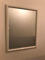 Spiegel met wit metalen  lijst in goede staat, Huis en Inrichting, Woonaccessoires | Spiegels, Minder dan 100 cm, Minder dan 50 cm