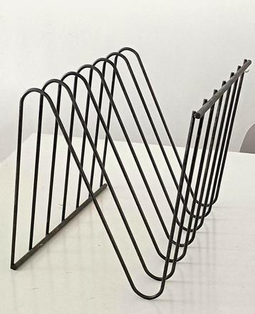 vintage krantenrek platenrek Arnal design Frans jaren 60,70 beschikbaar voor biedingen