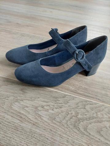 Mooie blauwe pump met hakje - Maat 37 Tamaris beschikbaar voor biedingen